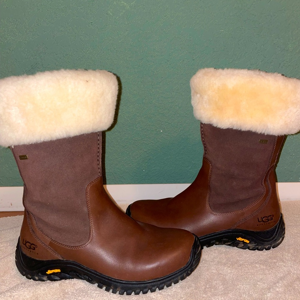 Leather UGG Boots brown